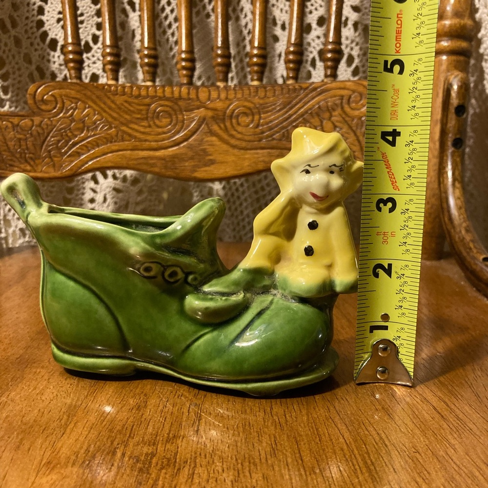 Vintage Yellow Elf Pixie on Green Shoe Boot - Smirk Expression - Picture 7 of 16